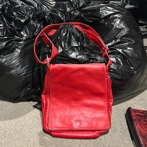 I MEDICI FIRENZE REDLEATHER
SADDLE CROSSBODY BAG